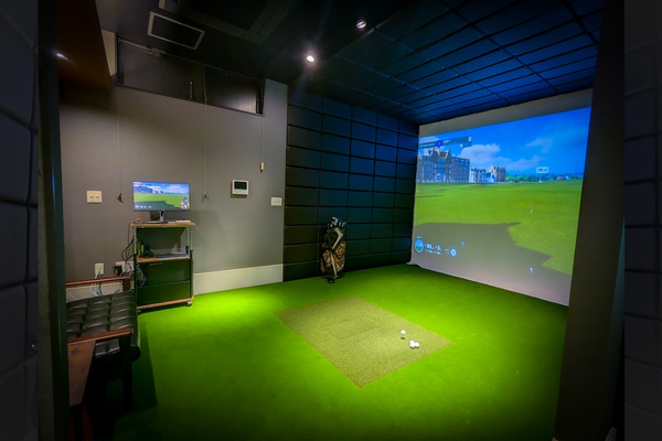 室内ゴルフ練習場の写真画像